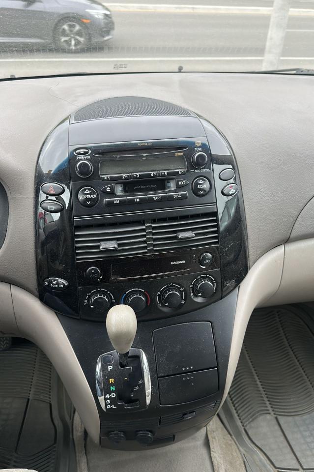 2004 Toyota Sienna CE - Photo #8