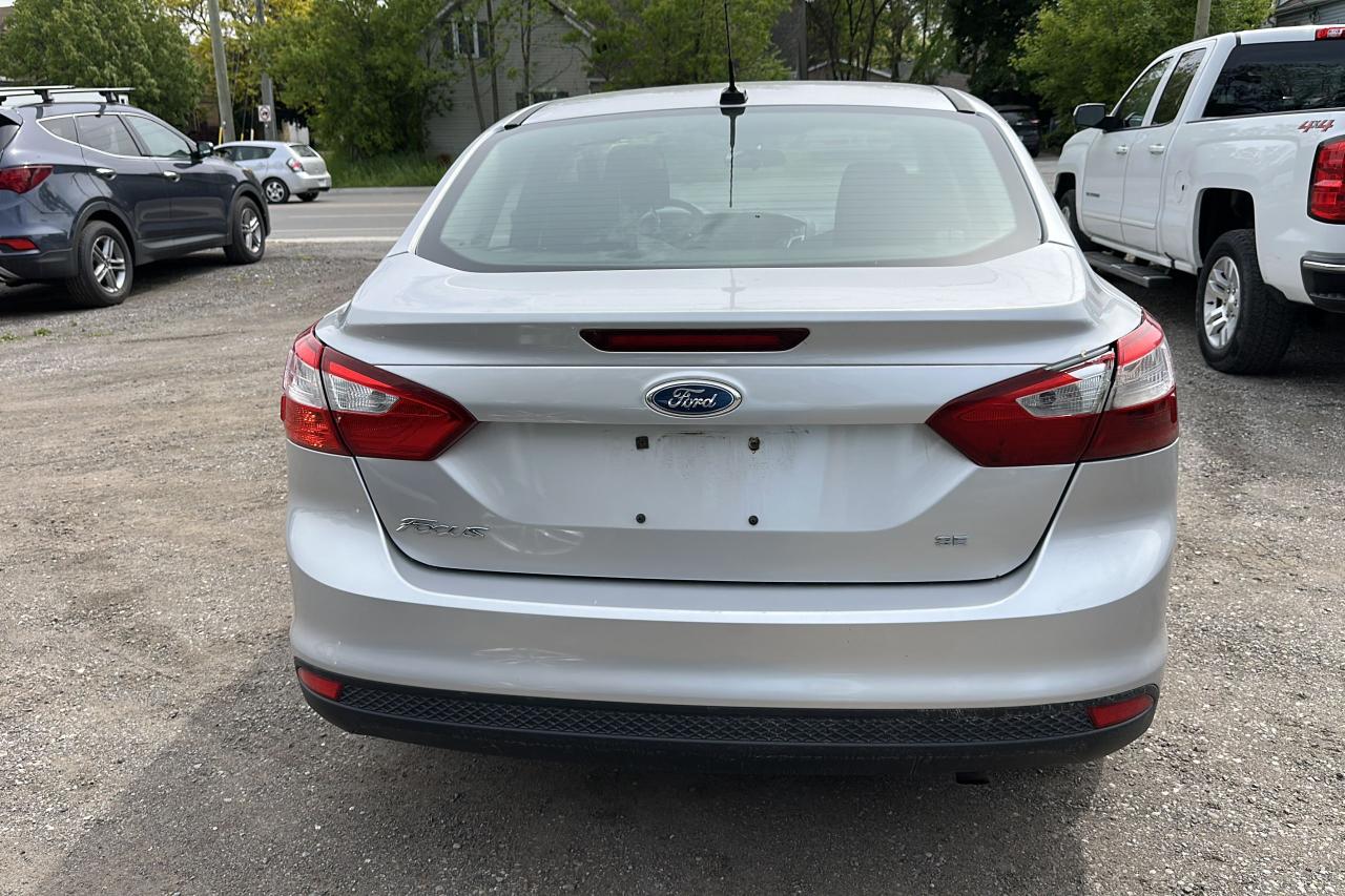 2012 Ford Focus SE - Photo #2