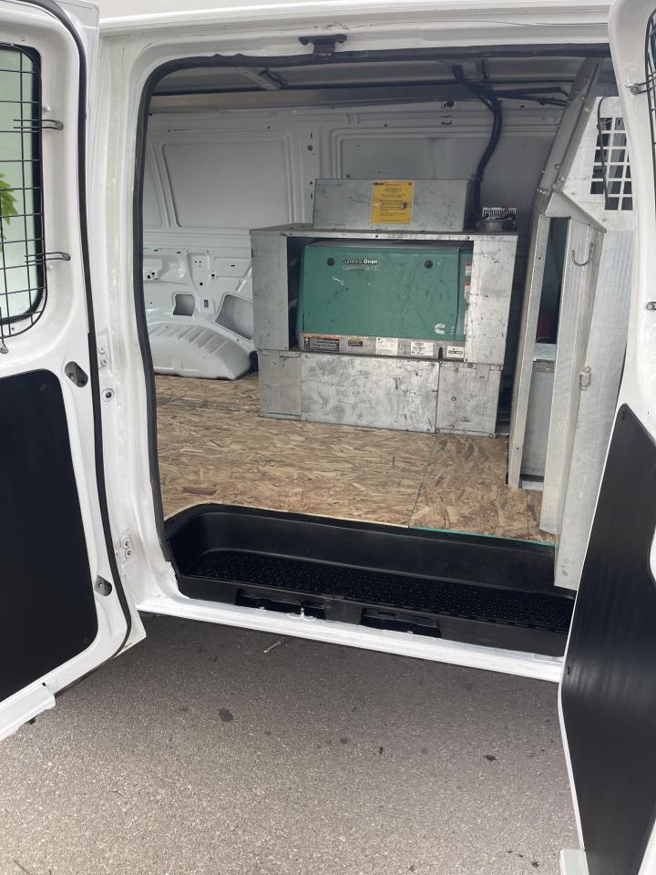 2010 Ford Econoline 1 TON    CUMMIN GENERATOR - Photo #8