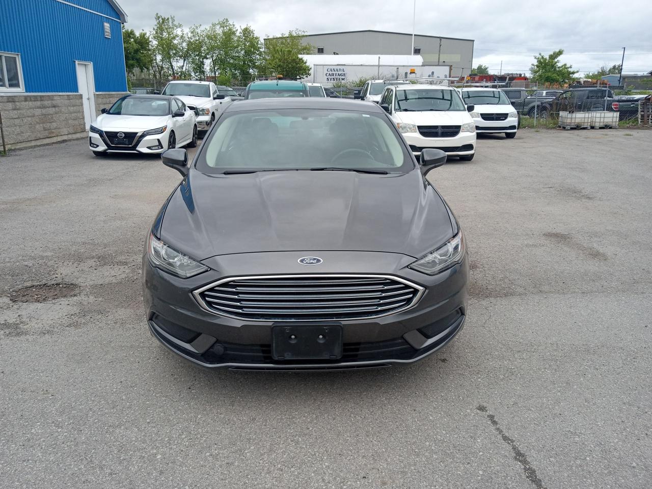 2018 Ford Fusion SE - Photo #2