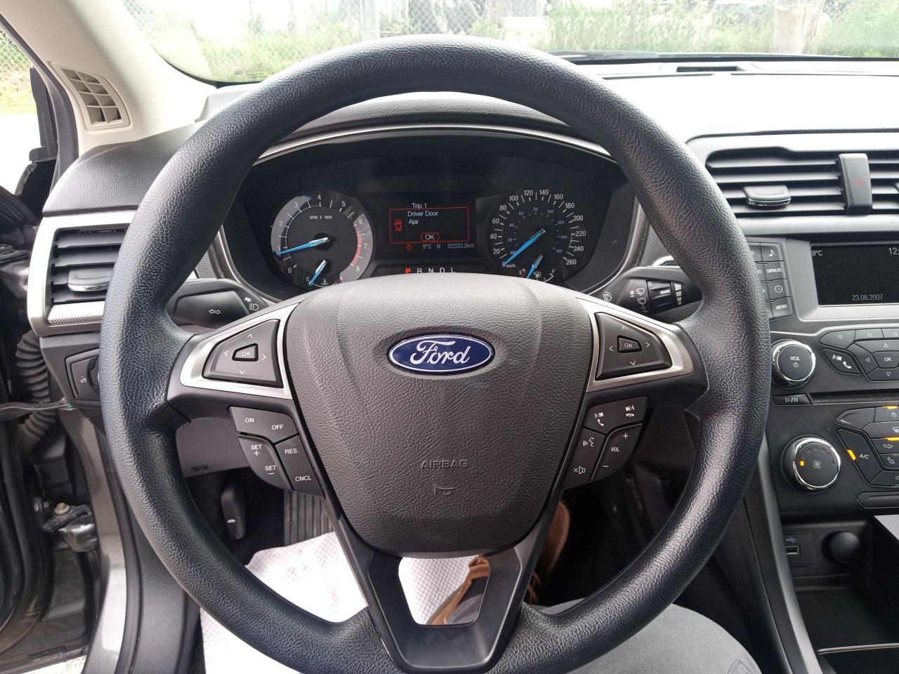 2018 Ford Fusion SE - Photo #10