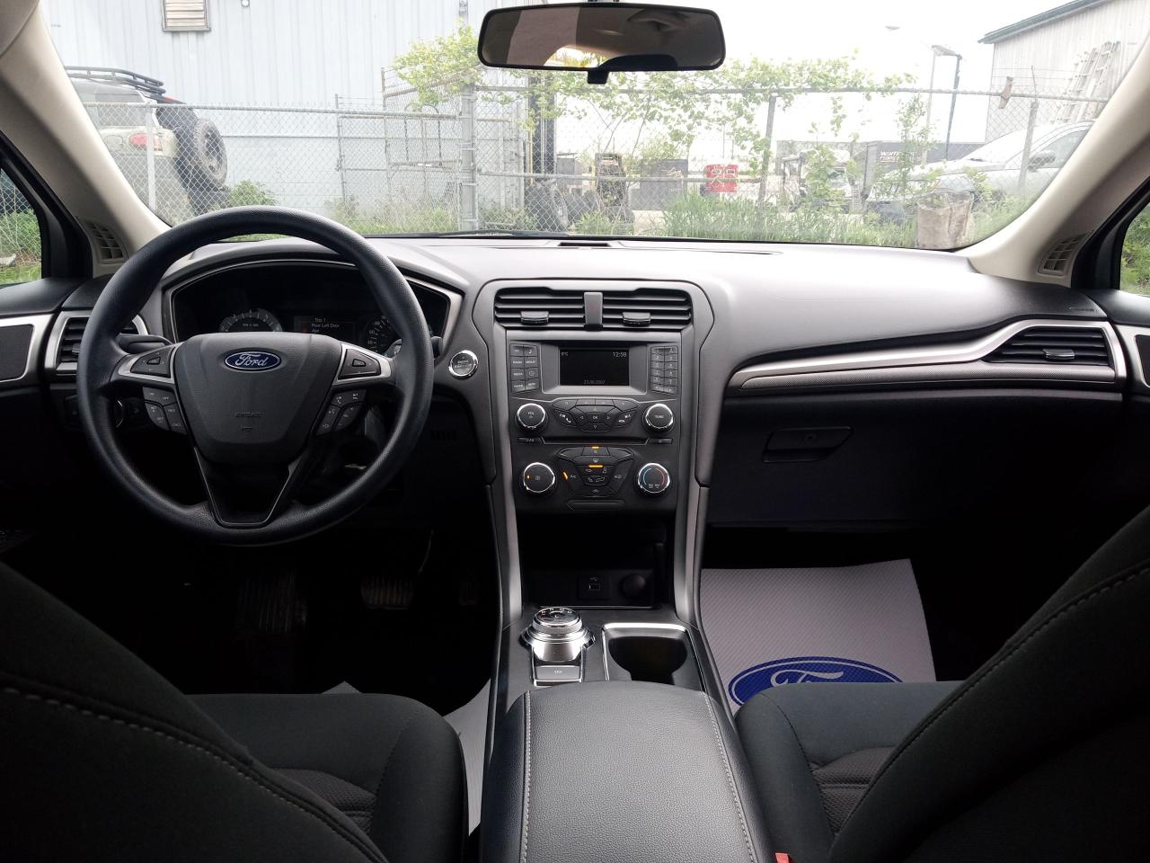 2018 Ford Fusion SE - Photo #12
