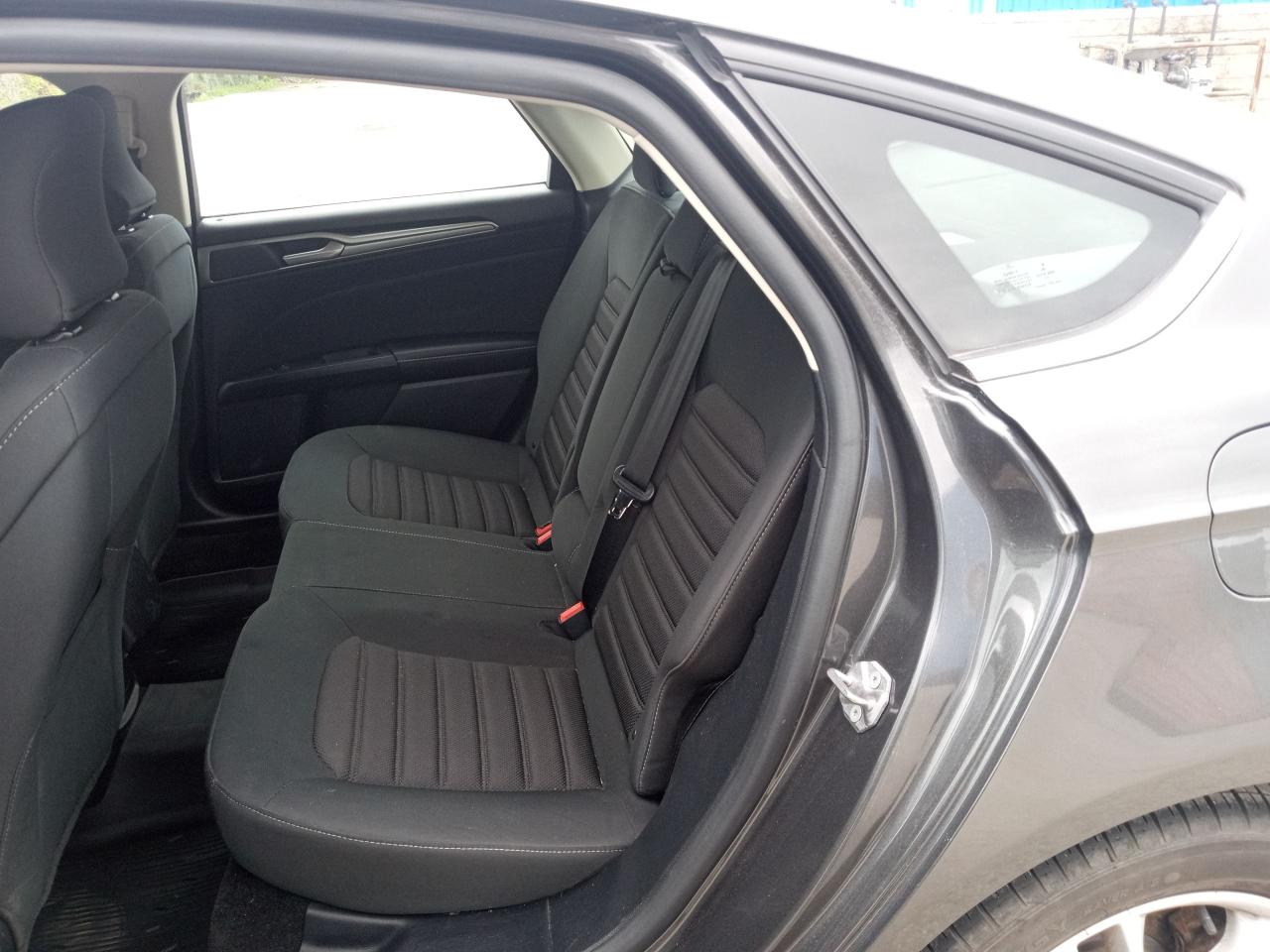 2018 Ford Fusion SE - Photo #13