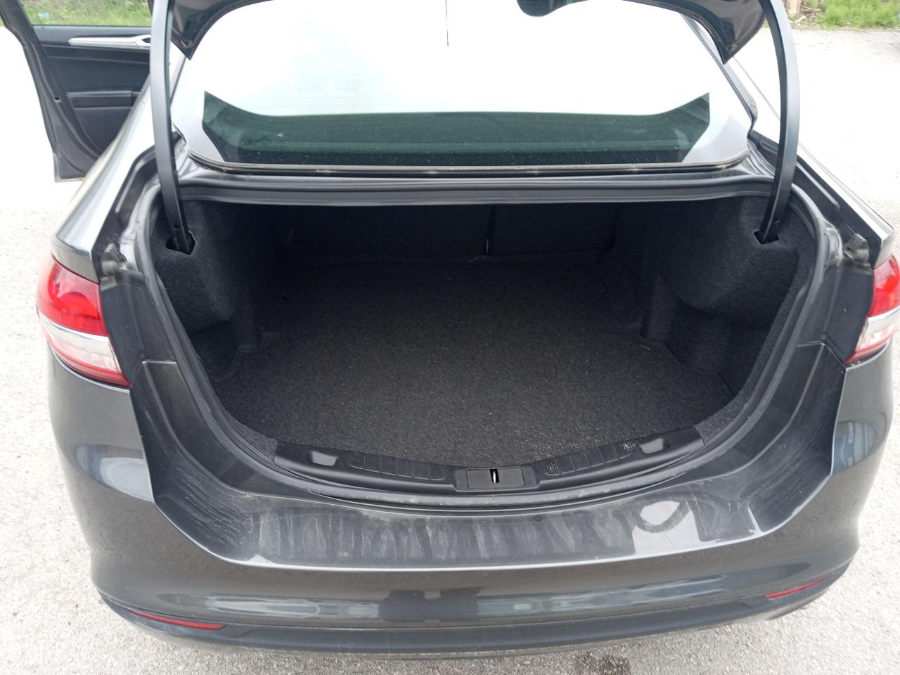 2018 Ford Fusion SE - Photo #14