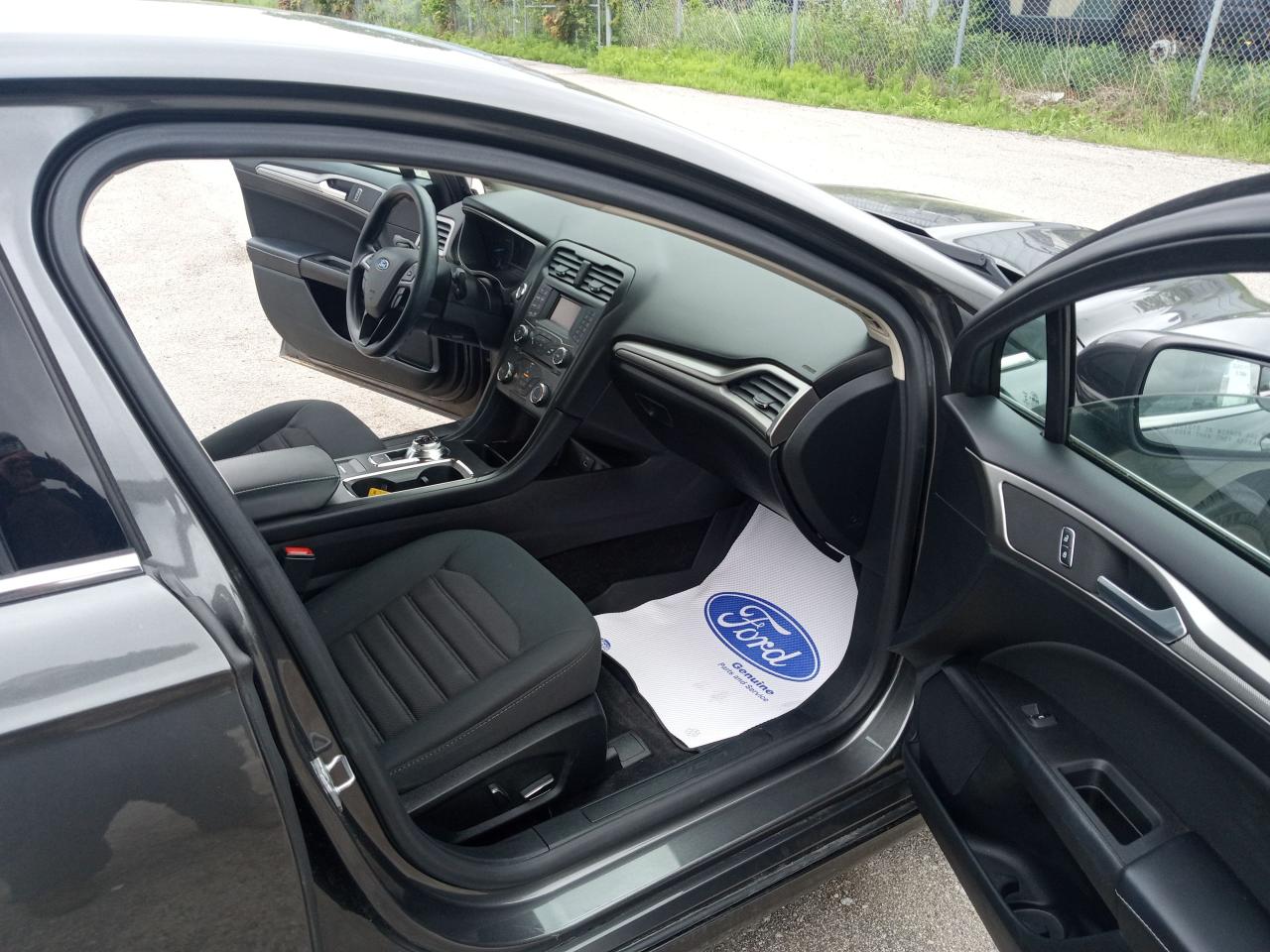 2018 Ford Fusion SE - Photo #15