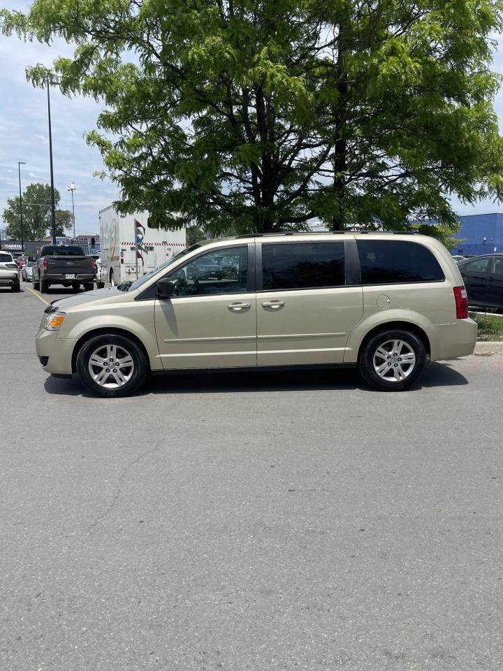 2010 Dodge Grand Caravan SE   STOW N GO   LEATHER - Photo #2
