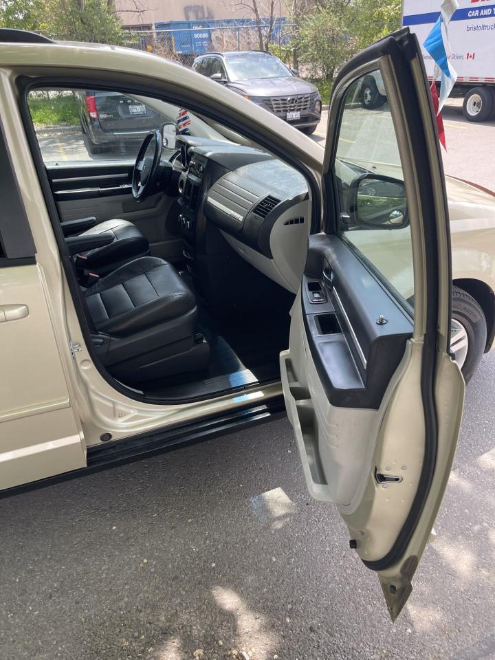 2010 Dodge Grand Caravan SE   STOW N GO   LEATHER - Photo #7