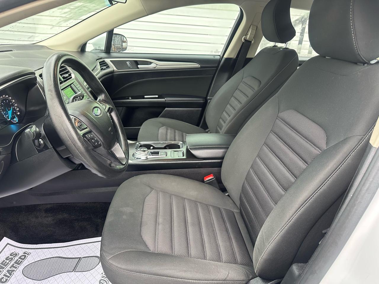 2017 Ford Fusion SE - Photo #9