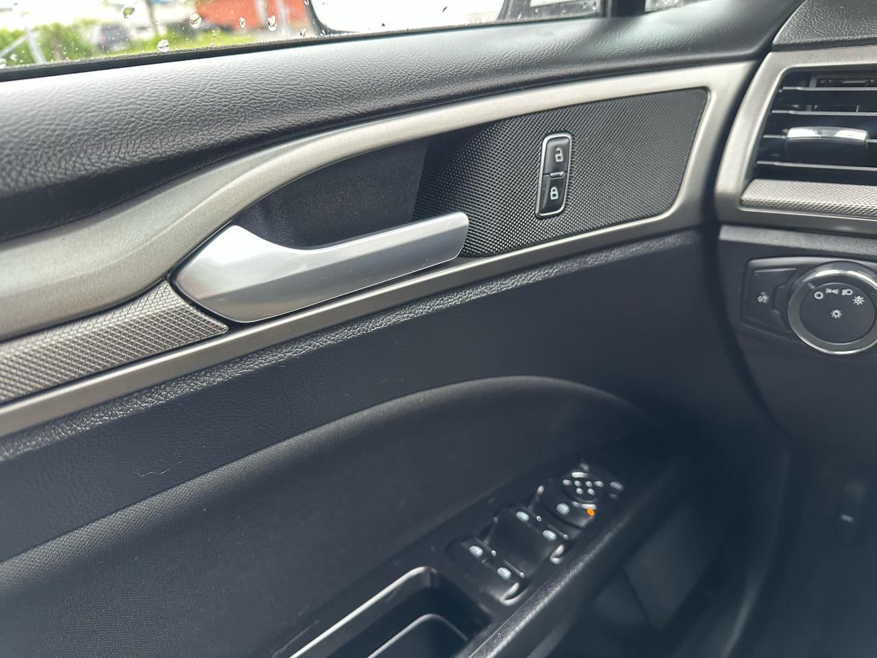2017 Ford Fusion SE - Photo #20
