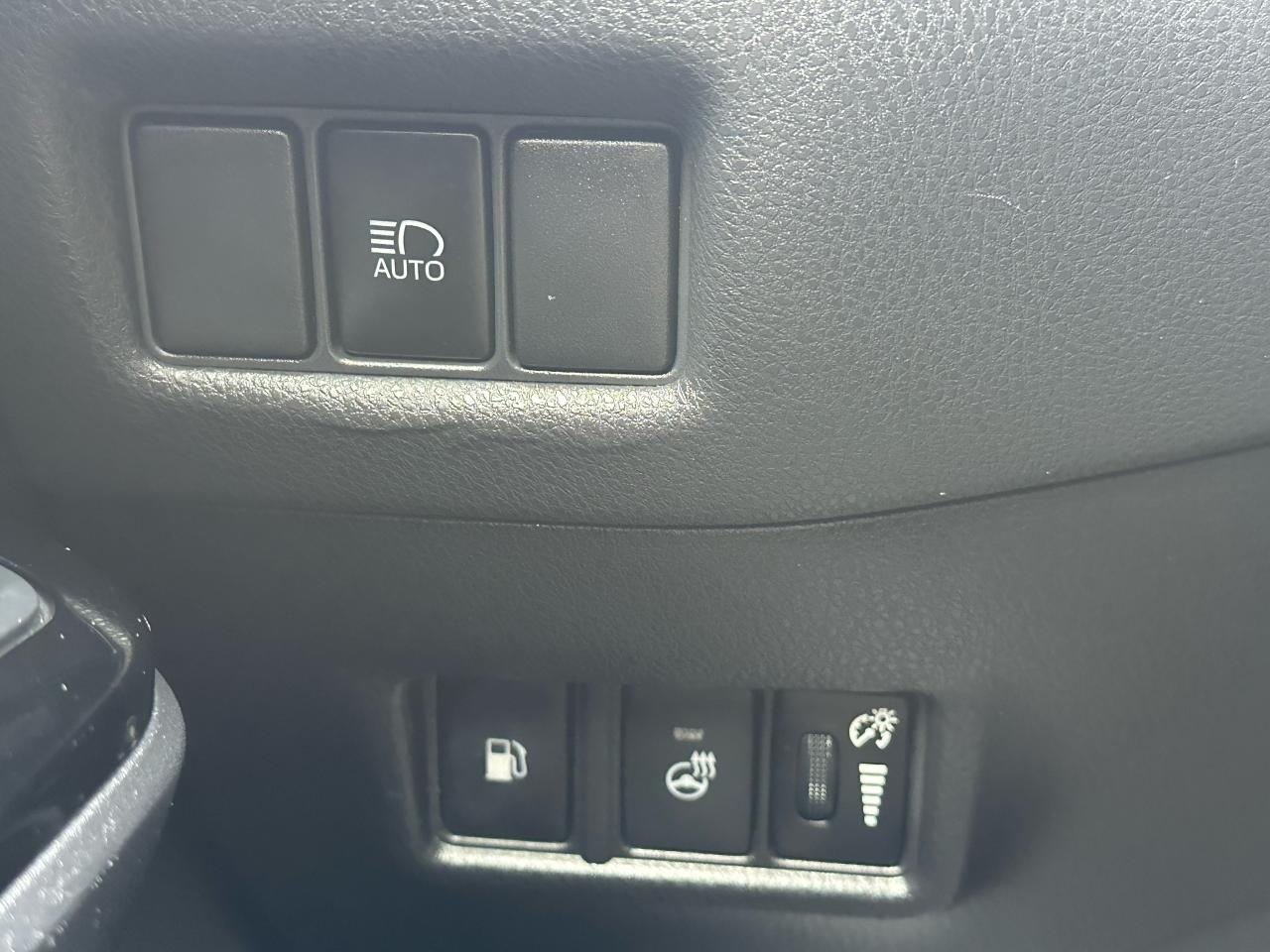 2020 Toyota C-HR XLE Premium - Photo #18