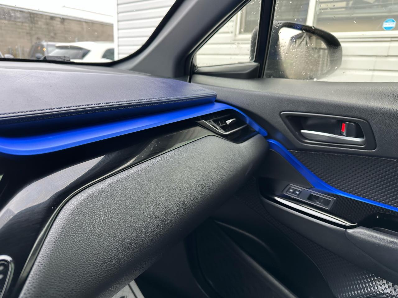 2020 Toyota C-HR XLE Premium - Photo #16