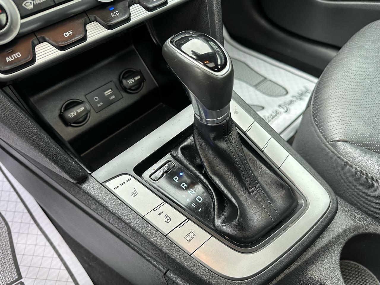 2020 Hyundai Elantra Luxury - Photo #14