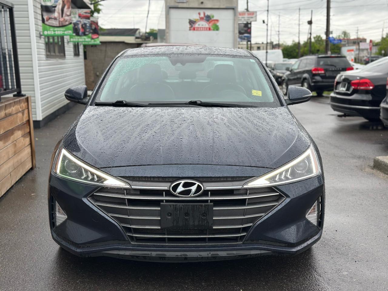 2020 Hyundai Elantra Luxury - Photo #3