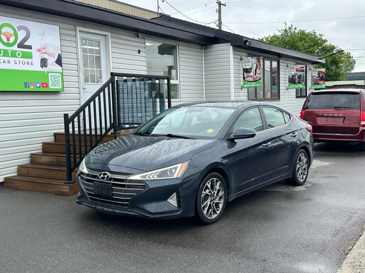 2020 Hyundai Elantra Luxury - Photo #2