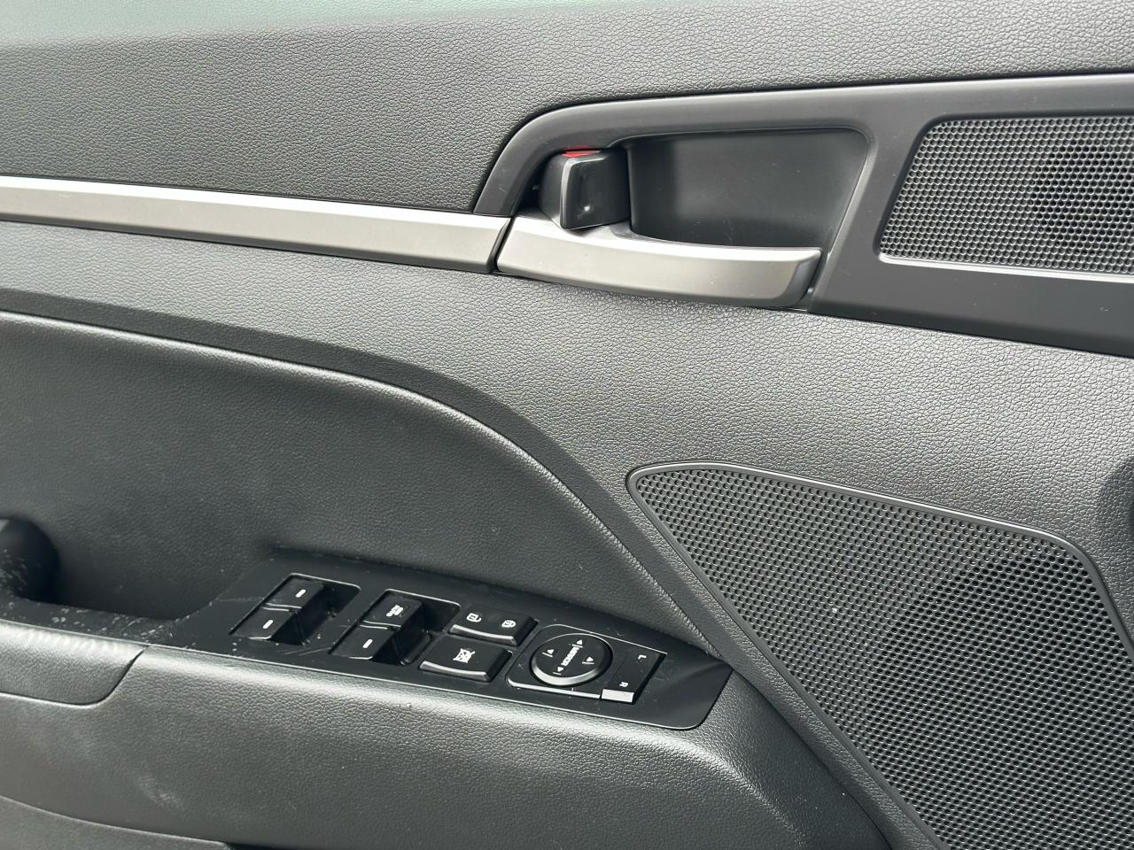 2020 Hyundai Elantra Luxury - Photo #18