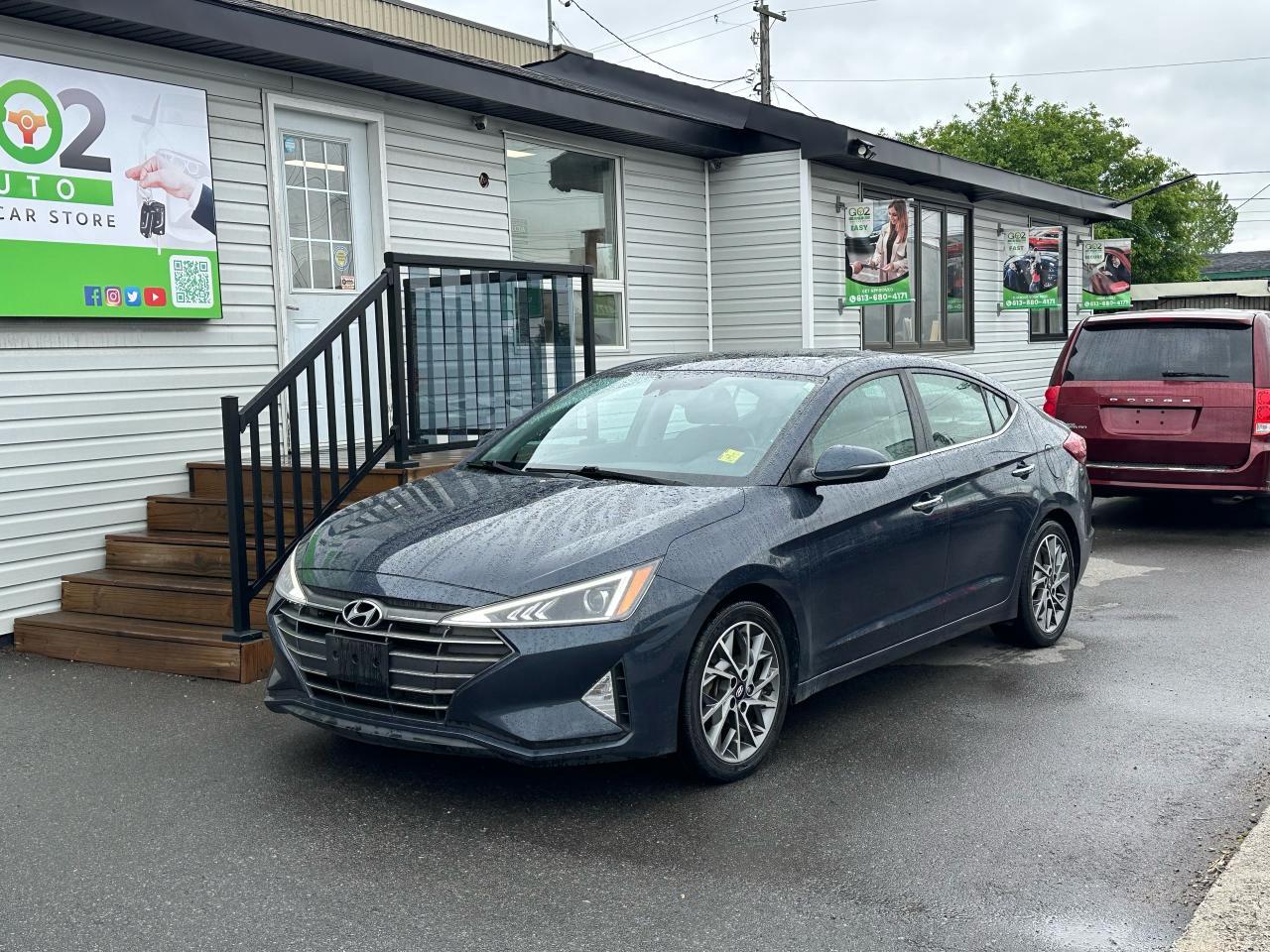 2020 Hyundai Elantra Luxury - Photo #2