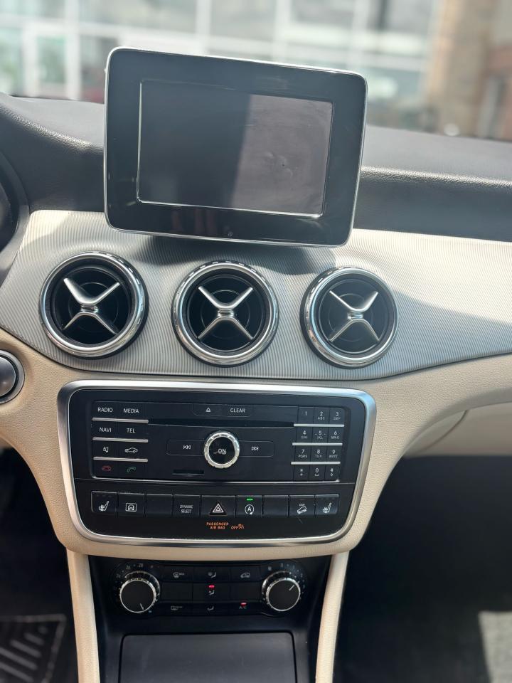 2016 Mercedes-Benz GLA GLA 250 - Photo #12