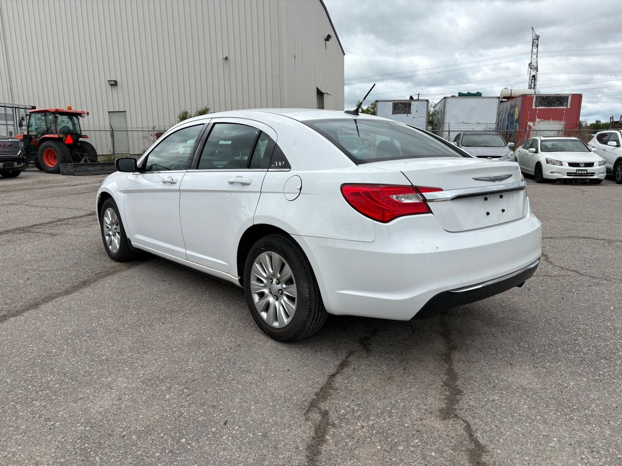 2014 Chrysler 200 LX - Photo #6