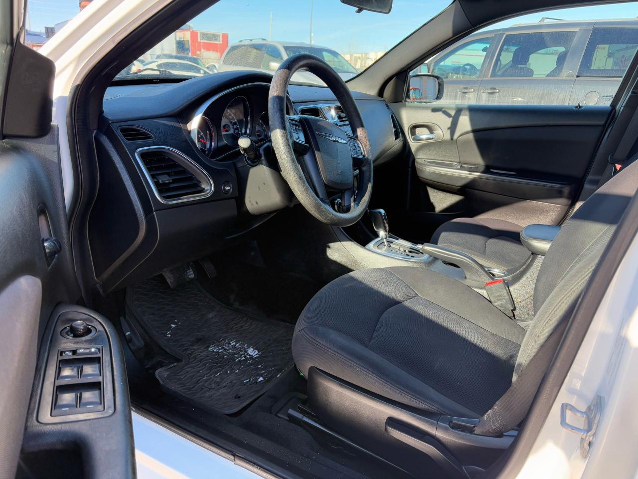 2014 Chrysler 200 LX - Photo #7