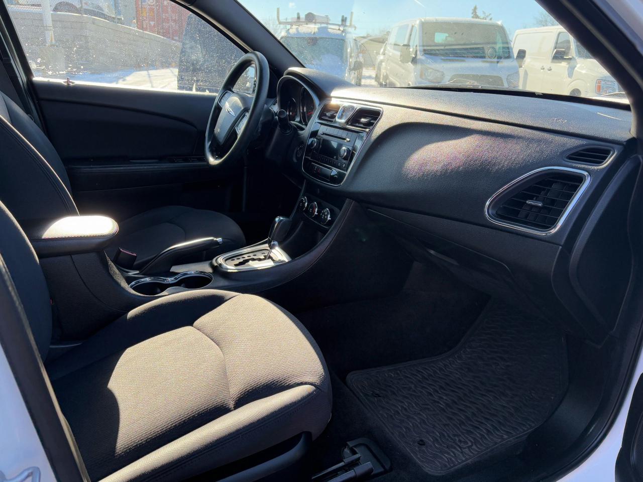 2014 Chrysler 200 LX - Photo #10