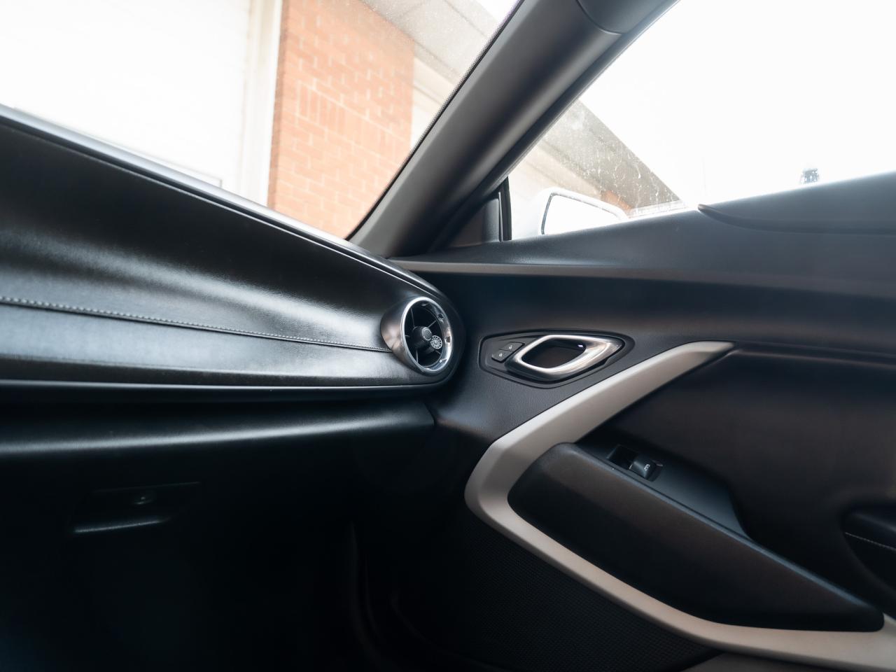 2018 Chevrolet Camaro 1LT - Photo #19
