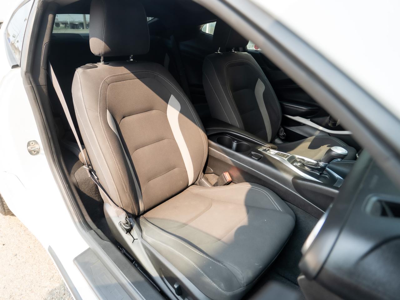 2018 Chevrolet Camaro 1LT - Photo #18