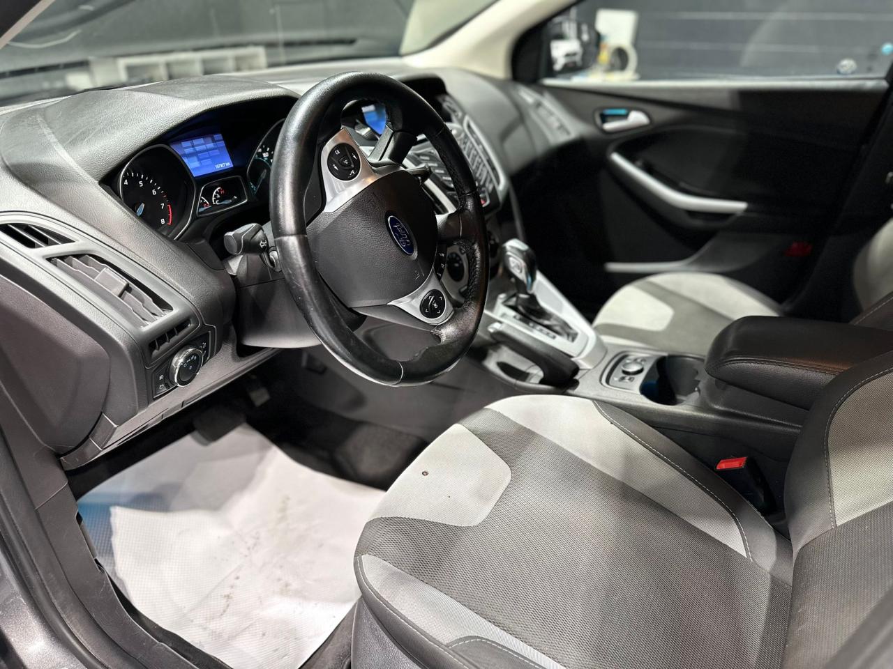 2014 Ford Focus SE - Photo #9