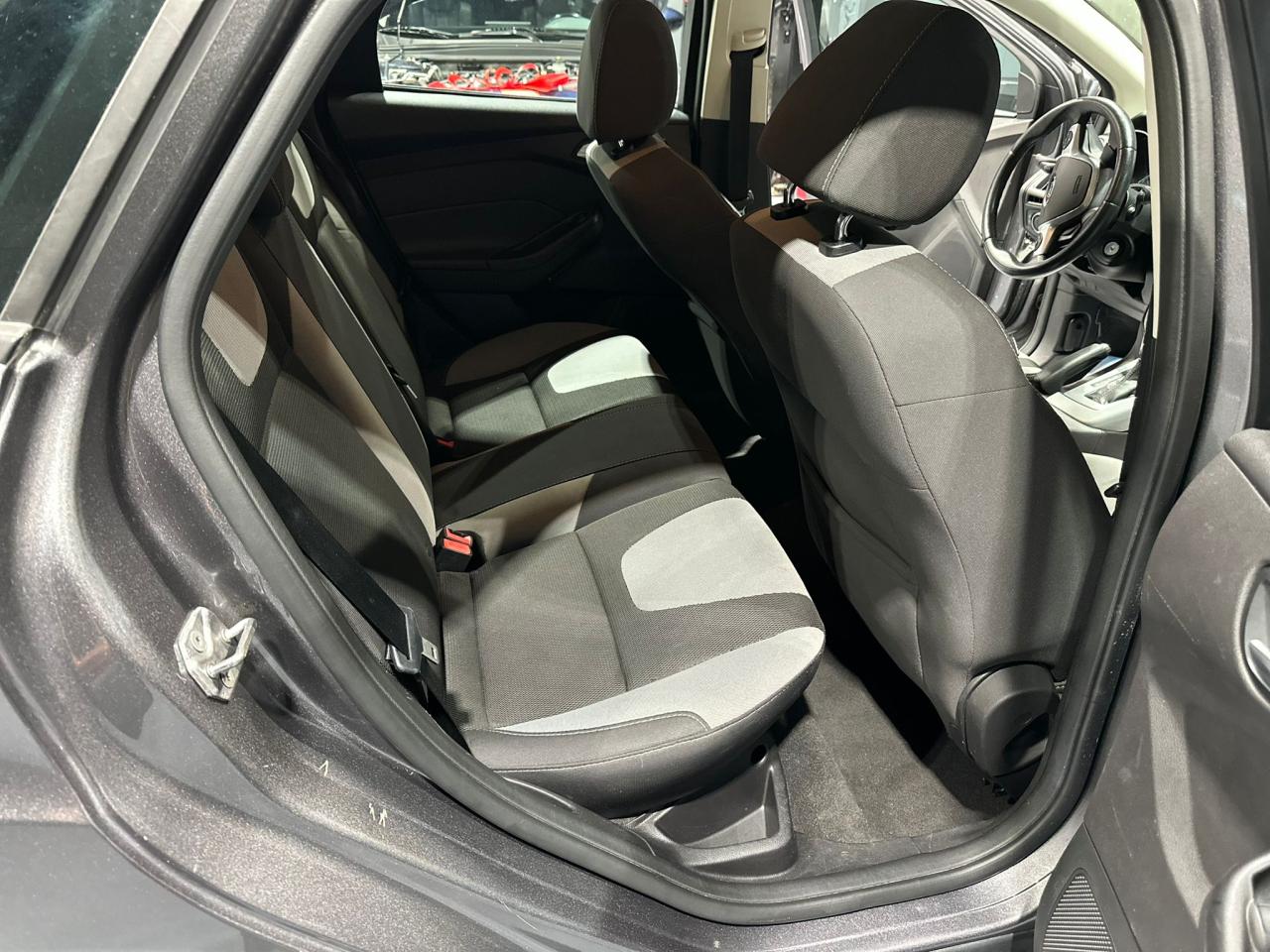 2014 Ford Focus SE - Photo #12