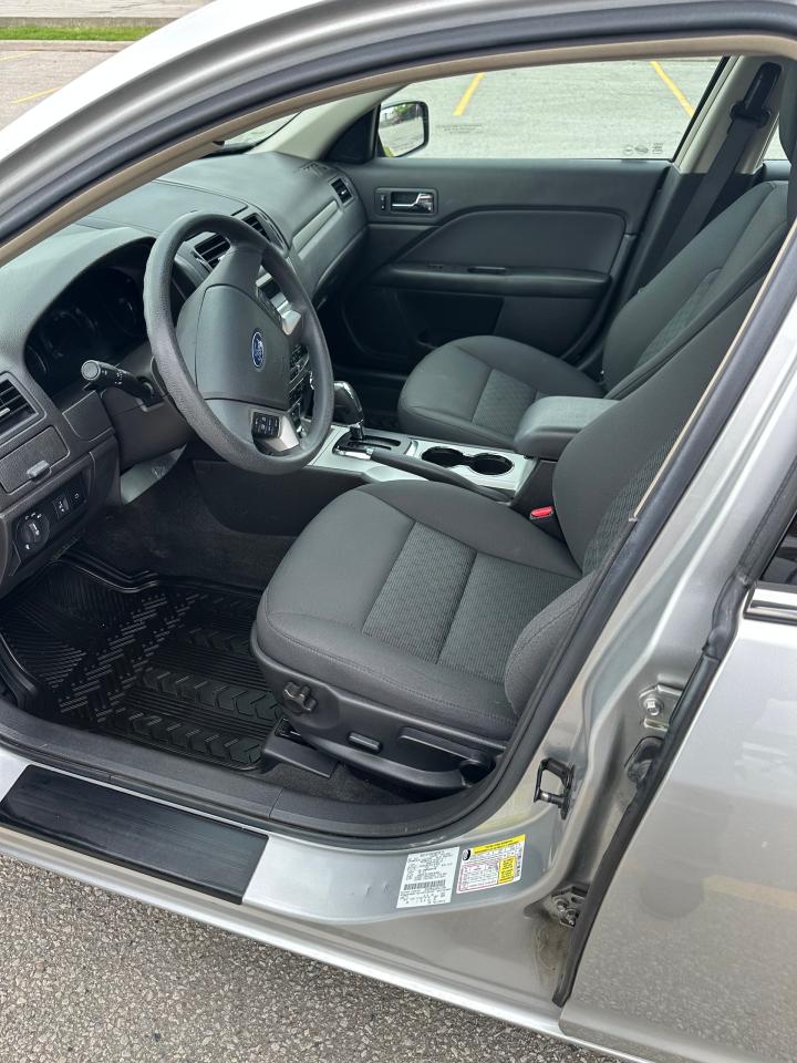 2010 Ford Fusion SE - Photo #2