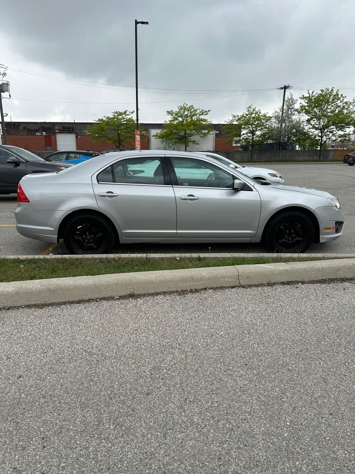 2010 Ford Fusion SE - Photo #3