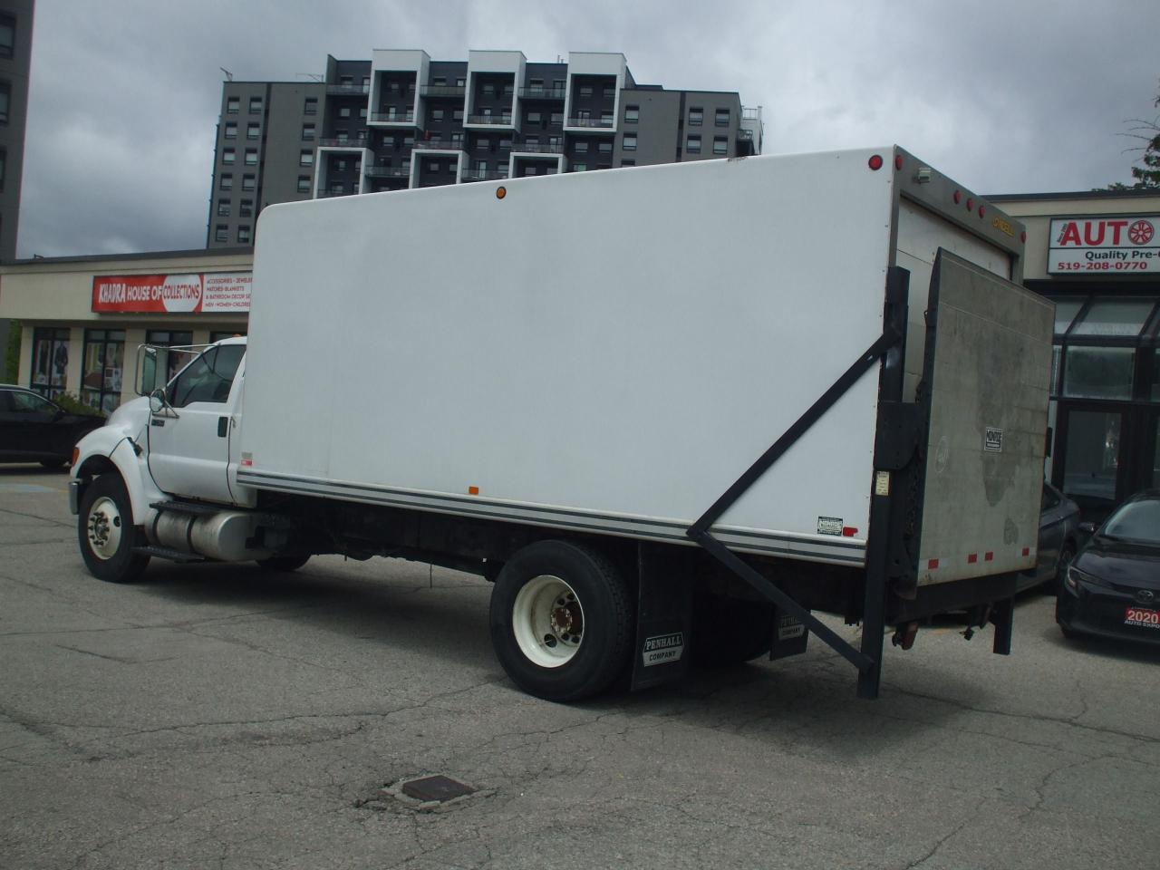 2013 Ford F-750 F-750,Cummins Engine.Air Brakes,Liftgate,Certified - Photo #3
