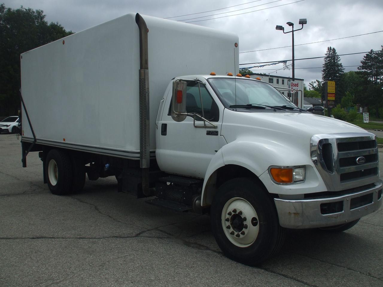 2013 Ford F-750 F-750,Cummins Engine.Air Brakes,Liftgate,Certified - Photo #6