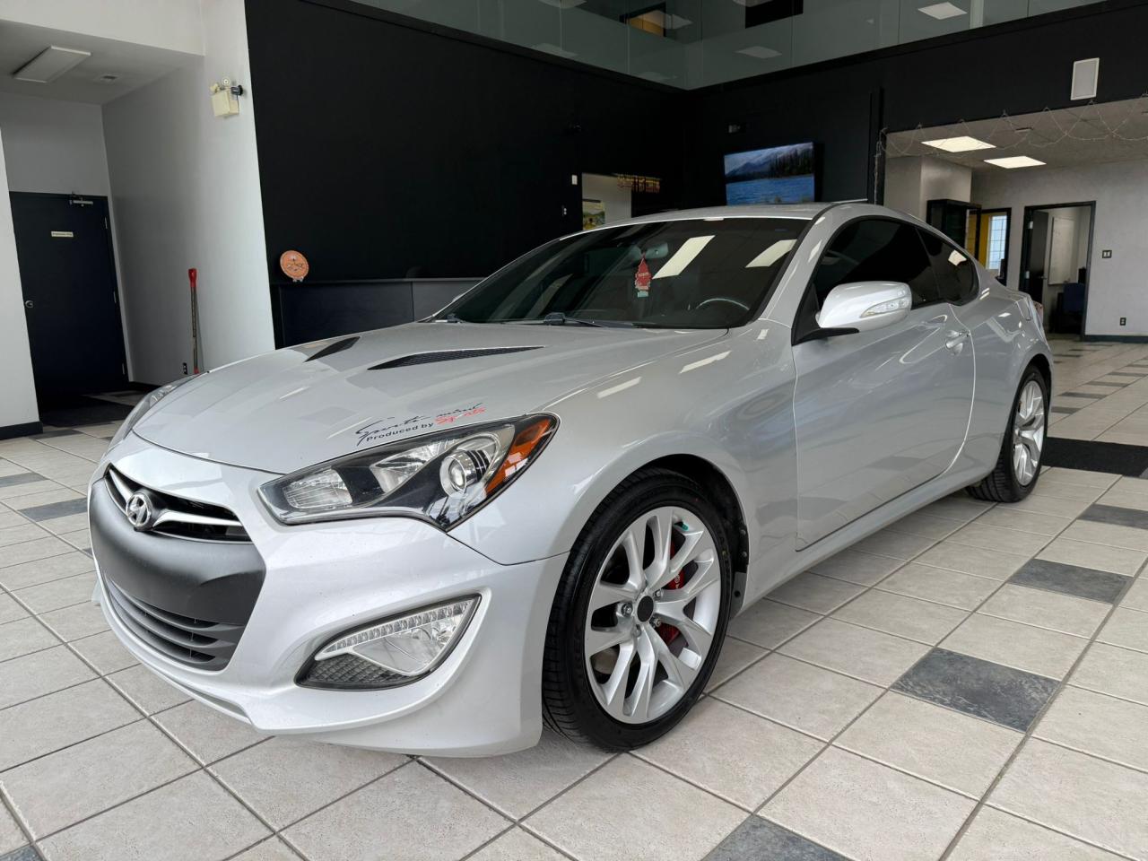 2016 Hyundai Genesis Coupe 3.8 GT | SUPER LOW KM | ALL CREDIT ACCEPTED!! - Photo #3