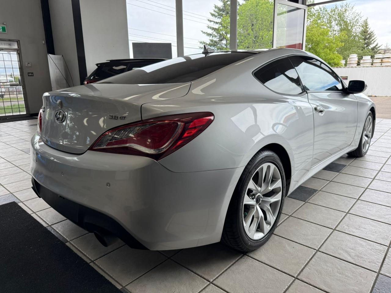 2016 Hyundai Genesis Coupe 3.8 GT | SUPER LOW KM | ALL CREDIT ACCEPTED!! - Photo #7