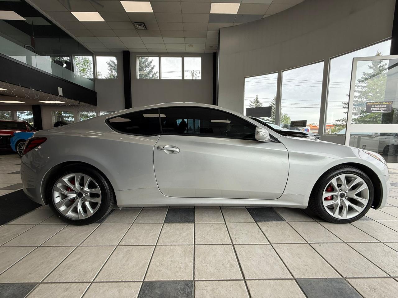 2016 Hyundai Genesis Coupe 3.8 GT | SUPER LOW KM | ALL CREDIT ACCEPTED!! - Photo #8