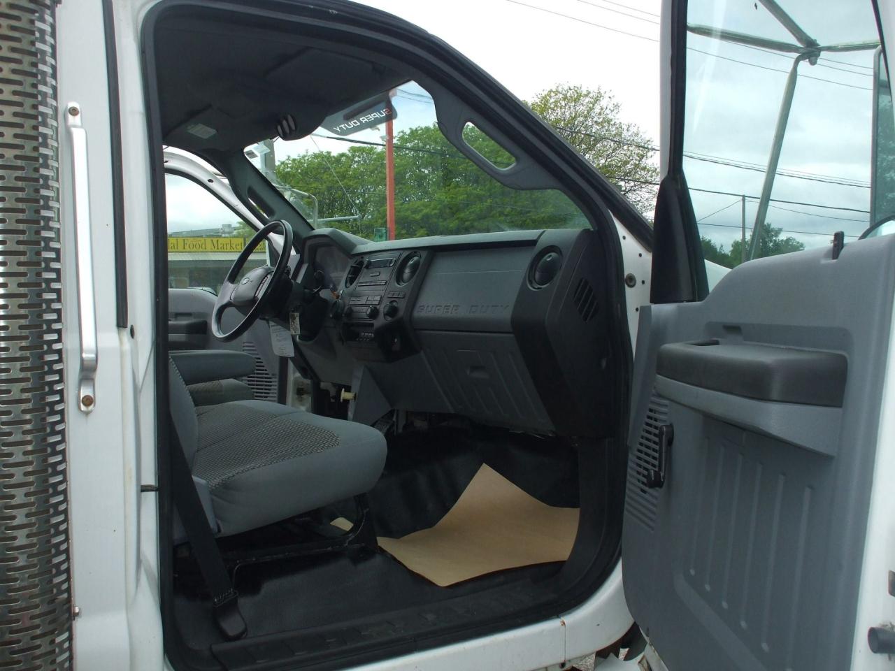 2013 Ford F-750 F-750,Cummins Engine.Air Brakes,Liftgate,Certified