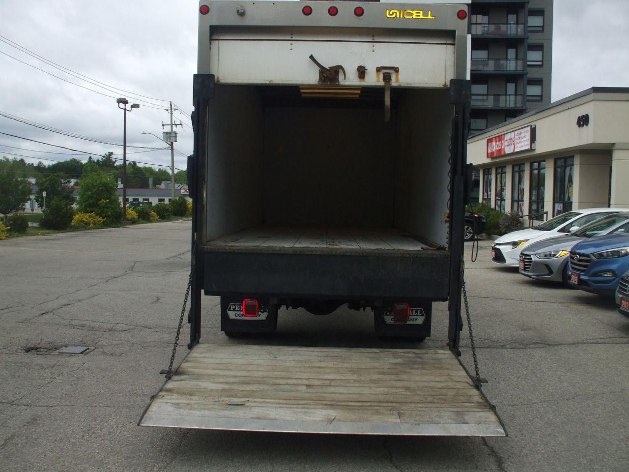 2013 Ford F-750 F-750,Cummins Engine.Air Brakes,Liftgate,Certified