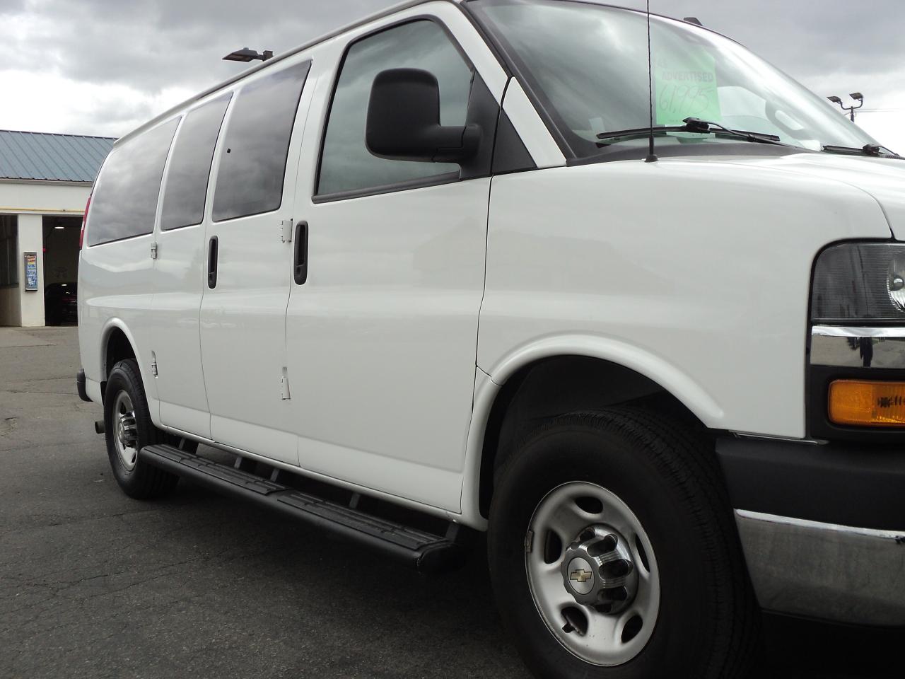 2022 Chevrolet Express LT2500 RWD 6.6L8cylGas12Passenger 135"WB BackUpCam - Photo #25
