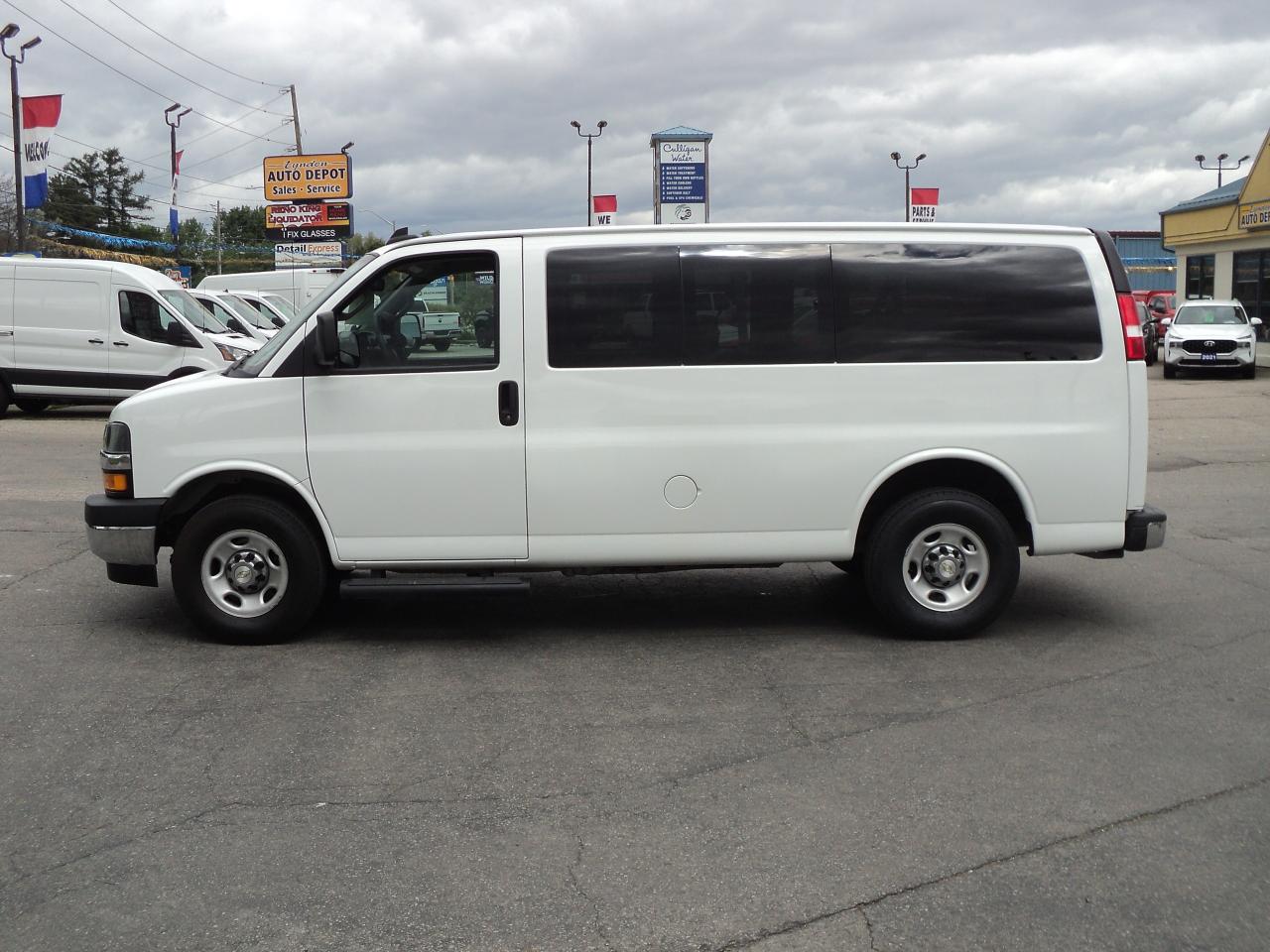 2022 Chevrolet Express LT2500 RWD 6.6L8cylGas12Passenger 135"WB BackUpCam - Photo #5