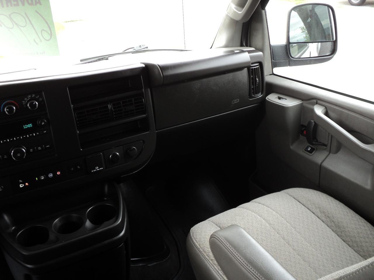 2022 Chevrolet Express LT2500 RWD 6.6L8cylGas12Passenger 135"WB BackUpCam - Photo #14