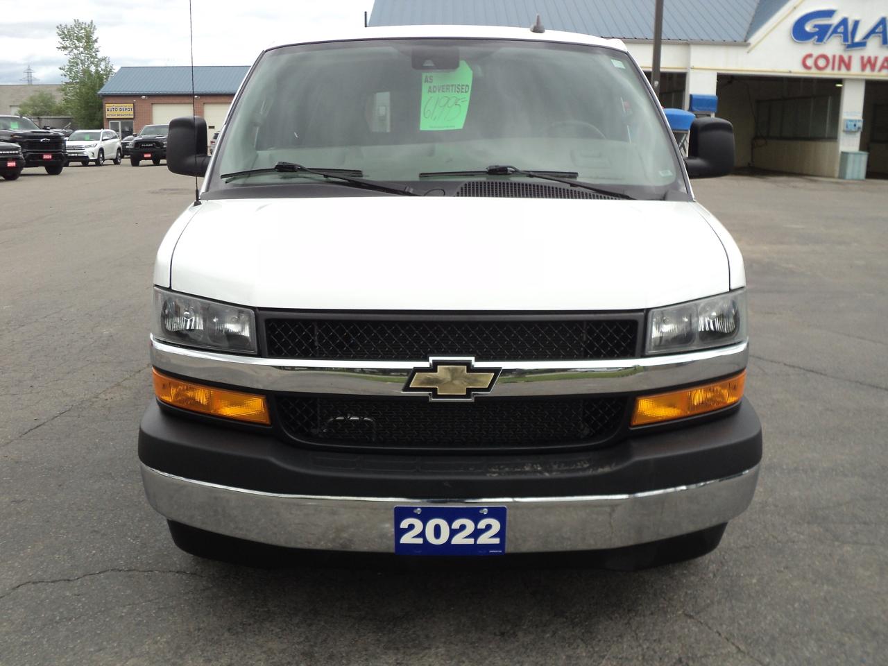 2022 Chevrolet Express LT2500 RWD 6.6L8cylGas12Passenger 135"WB BackUpCam - Photo #3