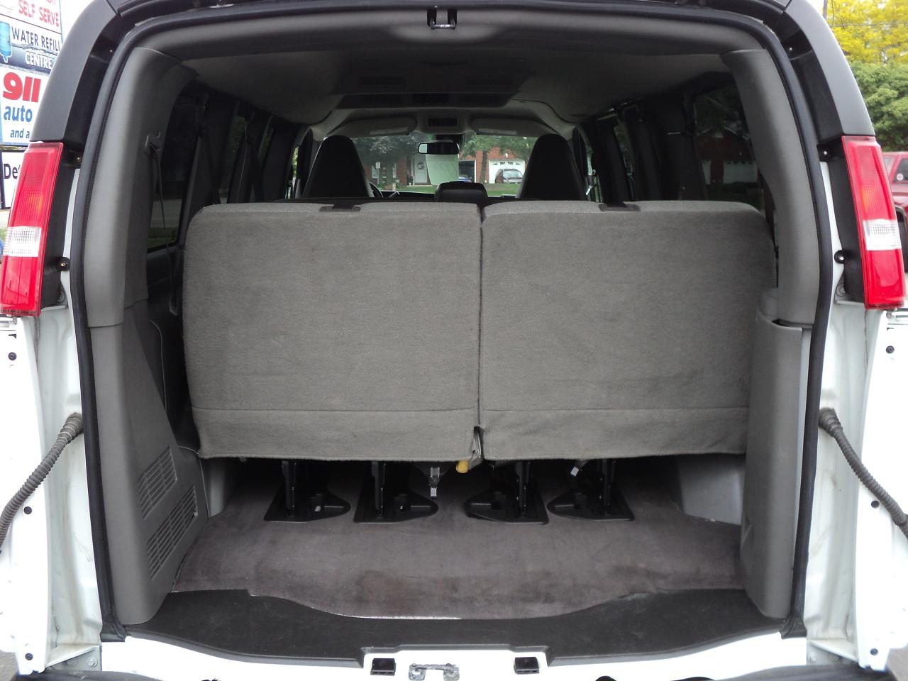 2022 Chevrolet Express LT2500 RWD 6.6L8cylGas12Passenger 135"WB BackUpCam - Photo #17