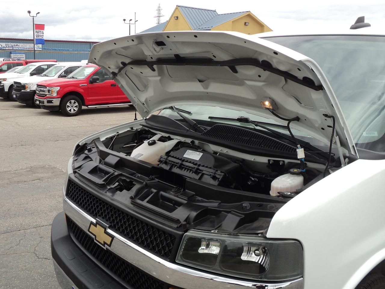 2022 Chevrolet Express LT2500 RWD 6.6L8cylGas12Passenger 135"WB BackUpCam - Photo #31