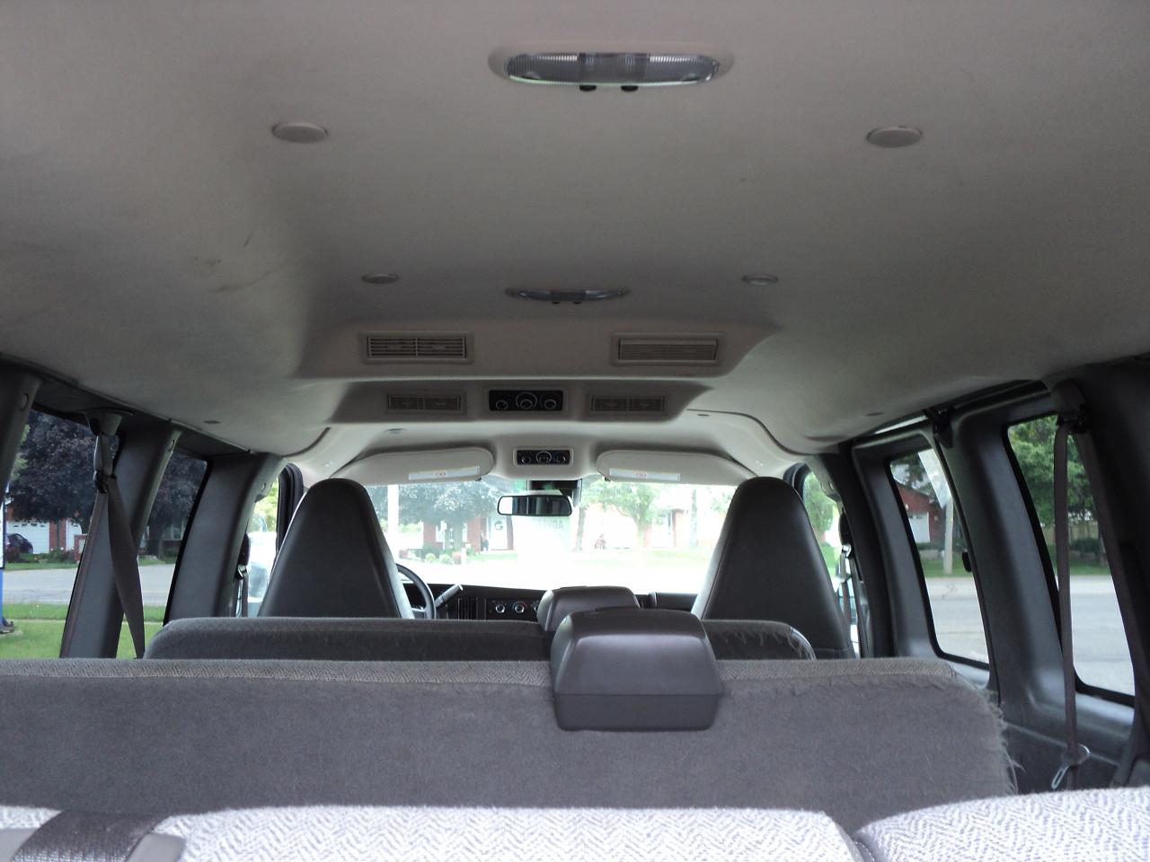 2022 Chevrolet Express LT2500 RWD 6.6L8cylGas12Passenger 135"WB BackUpCam - Photo #18