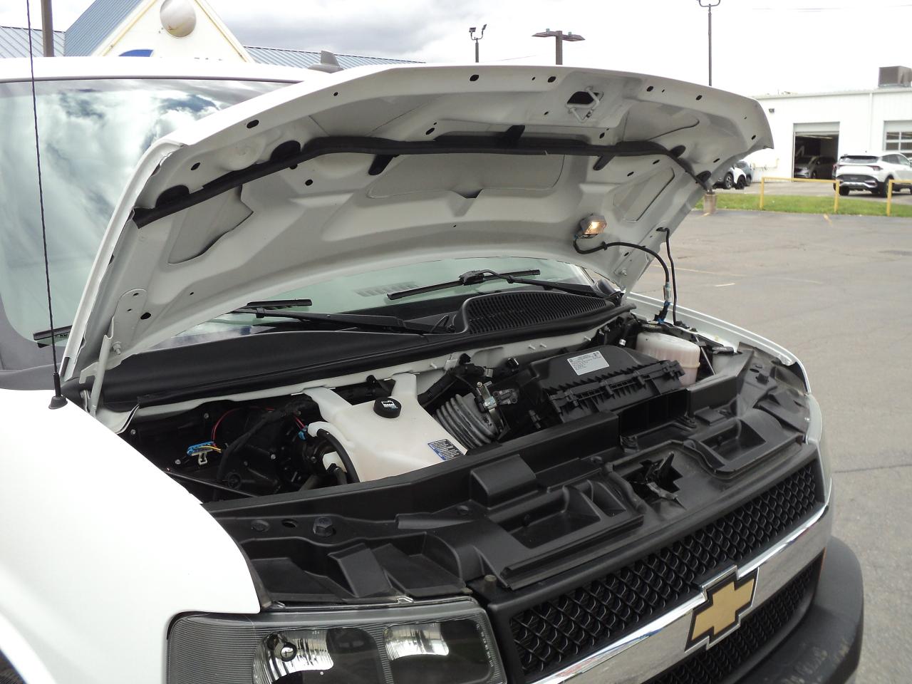 2022 Chevrolet Express LT2500 RWD 6.6L8cylGas12Passenger 135"WB BackUpCam - Photo #30