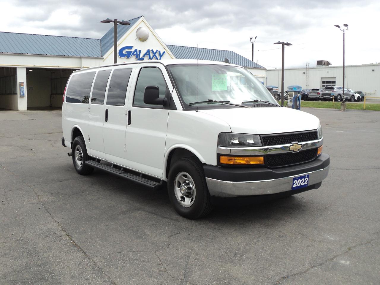 2022 Chevrolet Express 2500 LT  RWD 6.6L8cylGas 12Passenger 135"WB Photo3