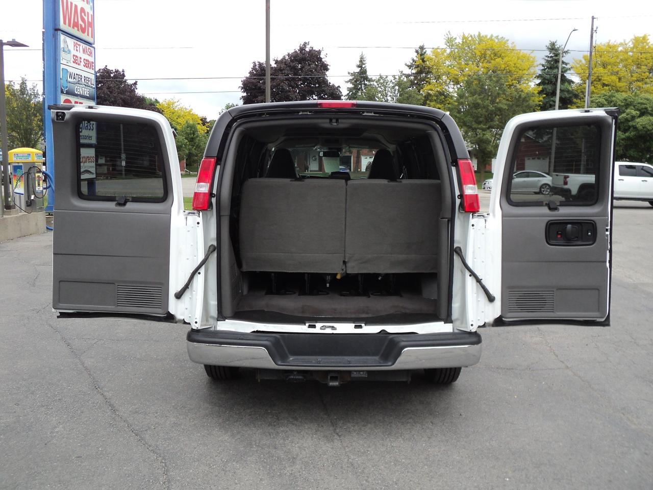 2022 Chevrolet Express LT2500 RWD 6.6L8cylGas12Passenger 135"WB BackUpCam - Photo #7