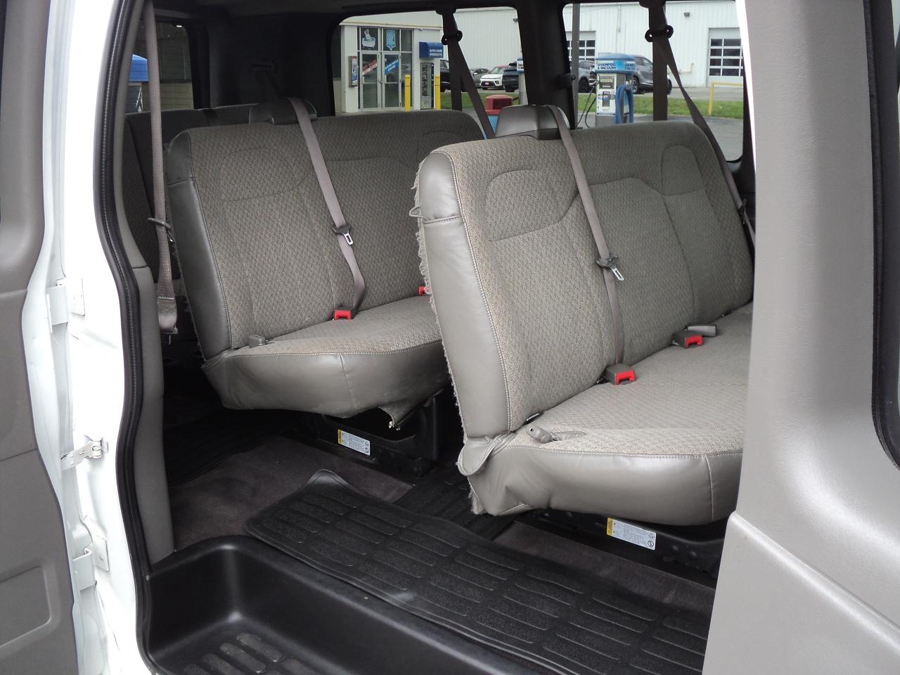 2022 Chevrolet Express LT2500 RWD 6.6L8cylGas12Passenger 135"WB BackUpCam - Photo #16