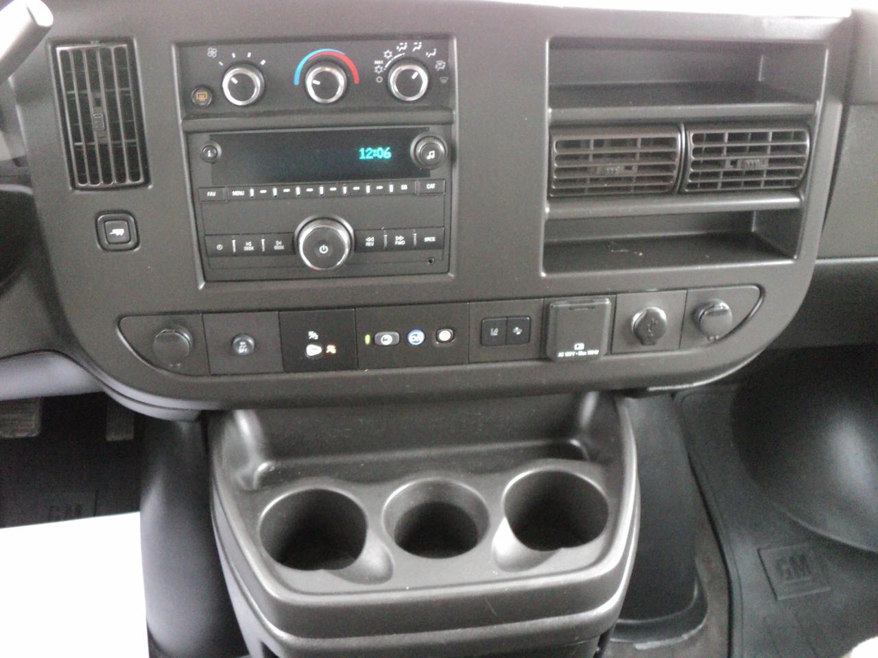 2022 Chevrolet Express LT2500 RWD 6.6L8cylGas12Passenger 135"WB BackUpCam - Photo #20