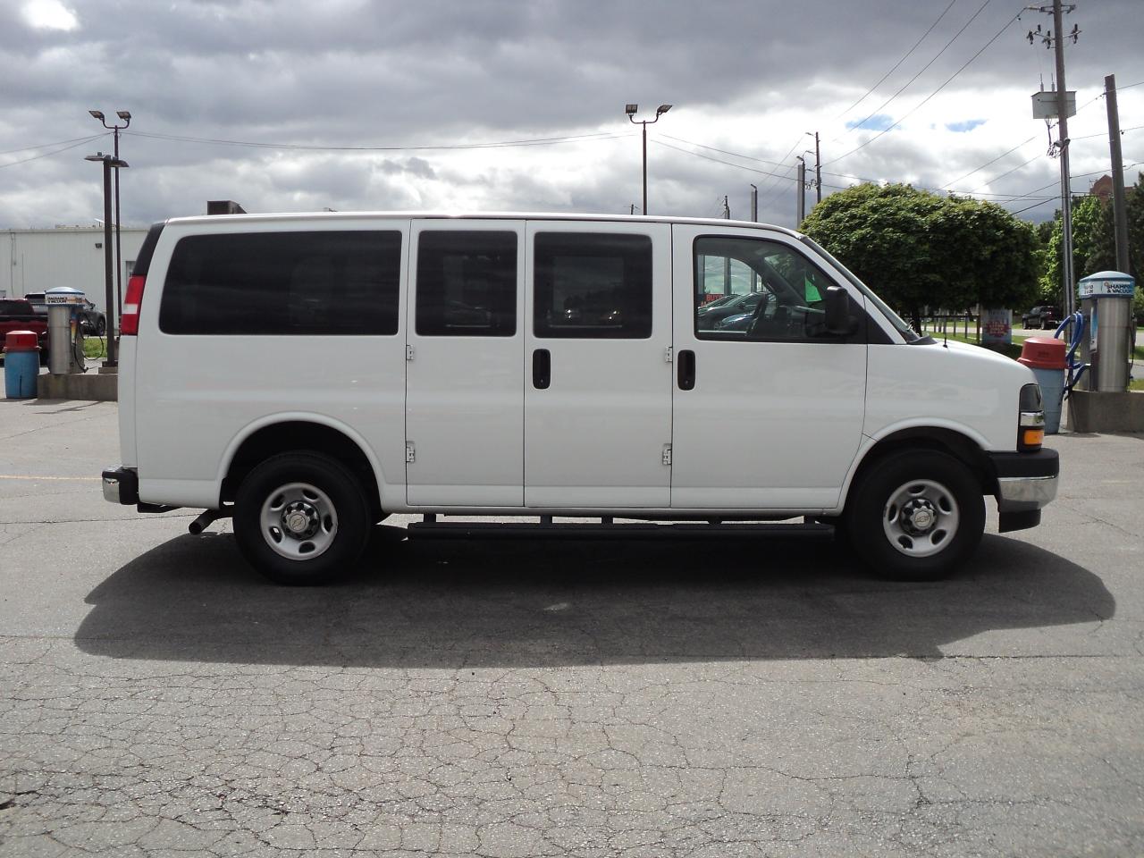 2022 Chevrolet Express LT2500 RWD 6.6L8cylGas12Passenger 135"WB BackUpCam - Photo #6